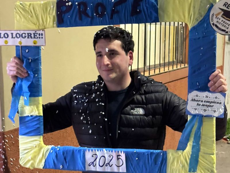 Primera persona con hipoacusia en obtener el título de profesor de Historia