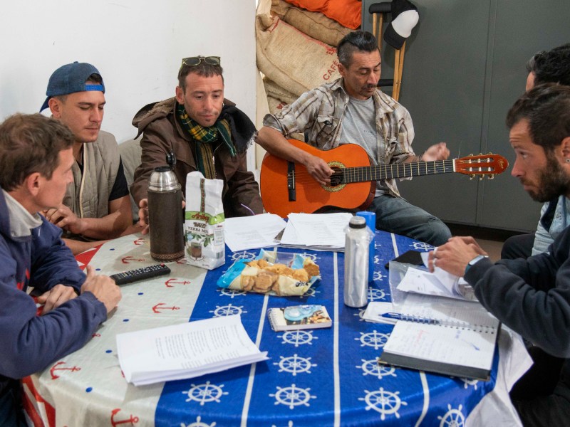 «Perdió Cama», la banda musical que nació en el Refugio Grandoli