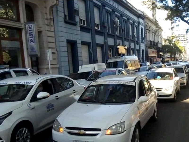 Remiseros concordienses advierten que su actividad “podría desaparecer”