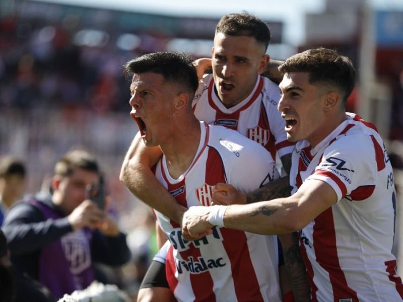 En su estadio, Unión sólo consiguió un empate con Huracán