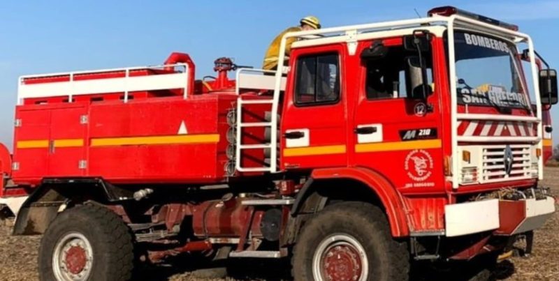 Bomberos de San Gregorio atacados a piedrazos mientras combatían incendio