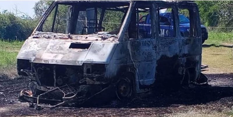 Hallan una trafic incendiada con restos calcinados: sería un cráneo