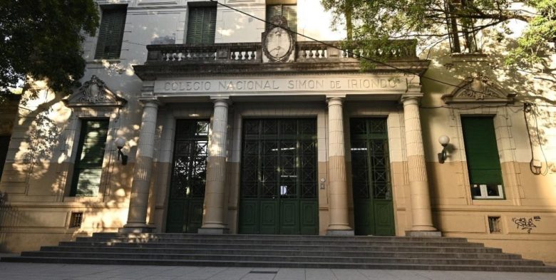 Veterano de Malvinas comparte su experiencia con alumnos del Colegio Nacional de Santa Fe