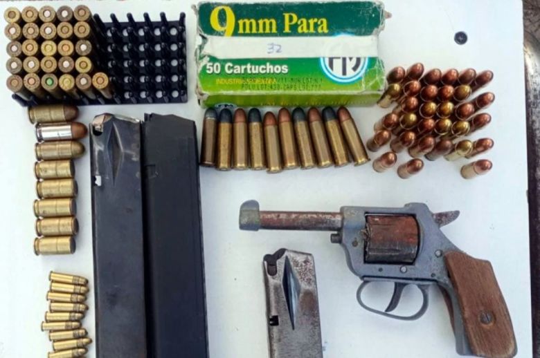 Allanamientos en Paraná: secuestraron armas y cartuchos en dos viviendas