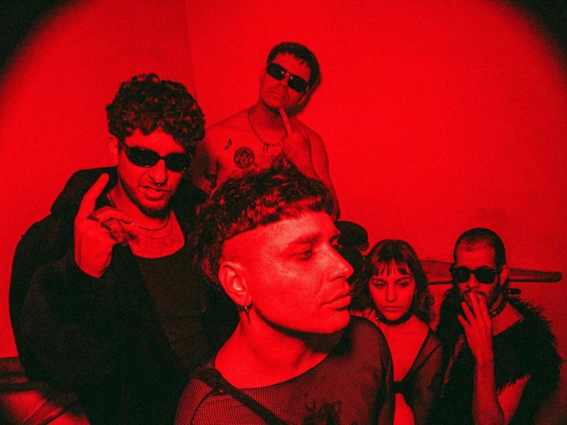 Mona Bondage presenta en vivo su primer disco