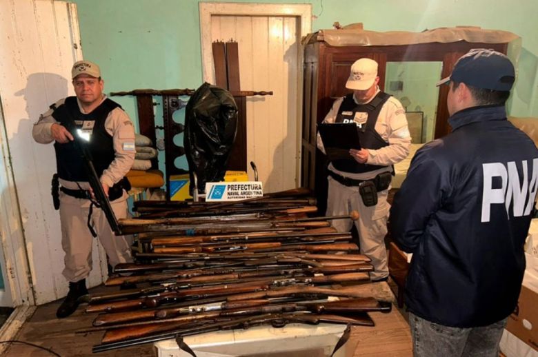 Operativo en Pueblo Liebig: incautaron un millonario cargamento de armas y material bélico