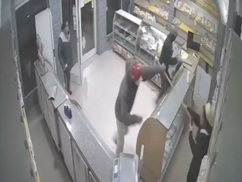 Empleadas de una panadería de Paraná se enfrentaron a delincuentes que entraron a robar