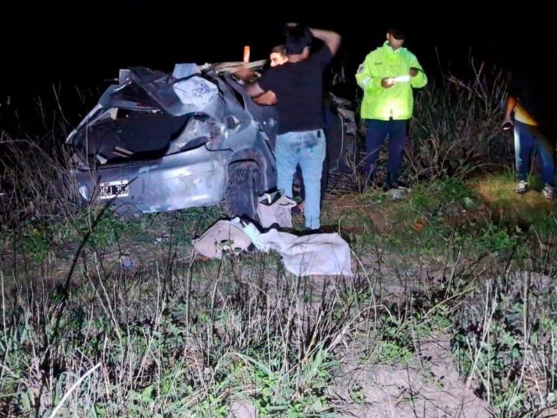 Vuelco sobre el puente Victoria-Rosario: un hombre y sus tres hijos resultaron heridos