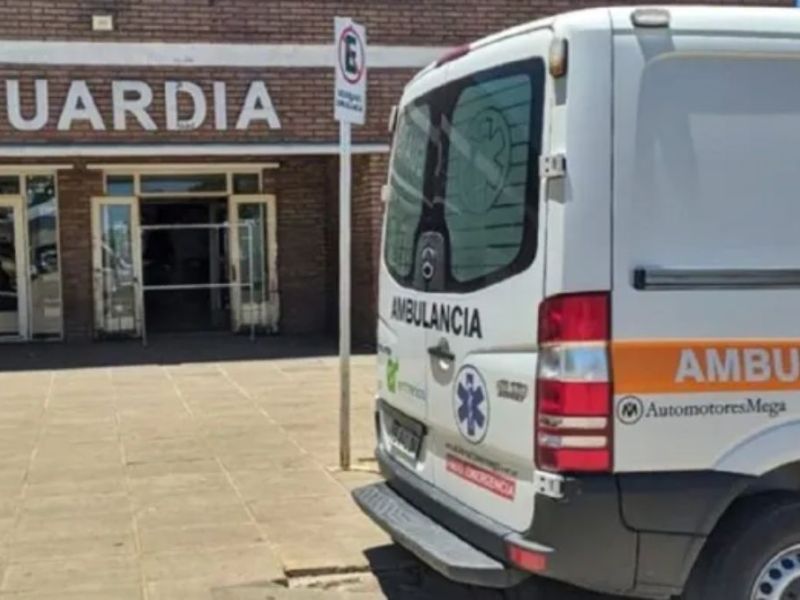 Dos motos esquivaron una camioneta y chocaron contra unos caballos en Concordia