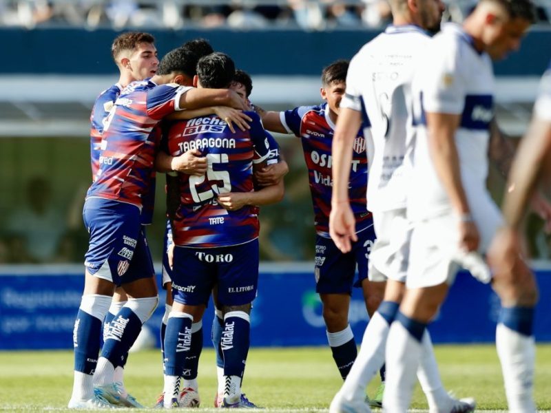 Unión juega cada día mejor: tercer triunfo al hilo afuera para ser puntero