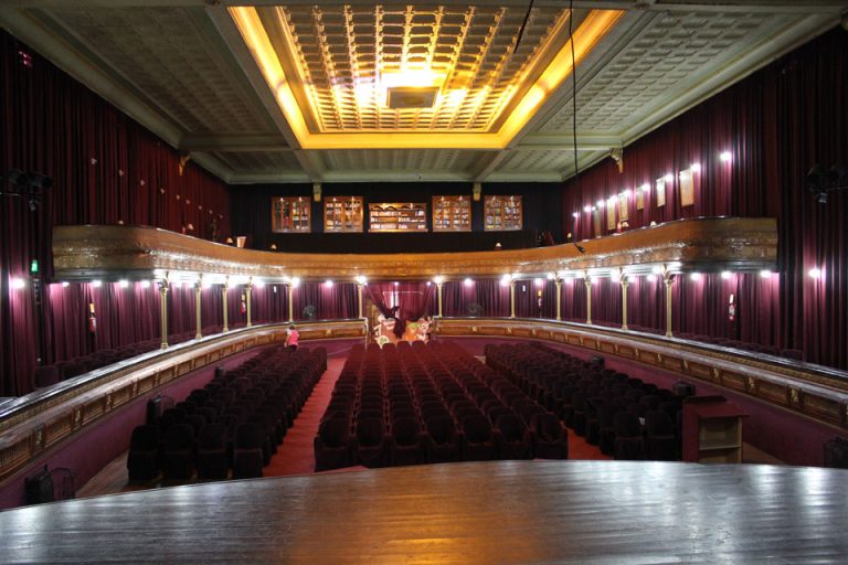 Refaccionan en El Trébol un teatro que data de 1901