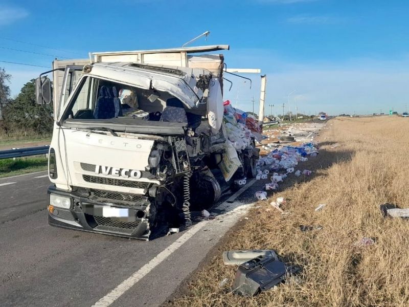Dos muertos por choque de camiones en ruta 18