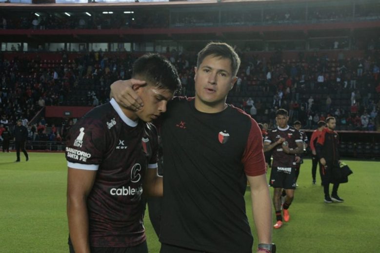 Colón se salvó gracias a otros resultados y la gente volvió a cantar «que se vayan todos»