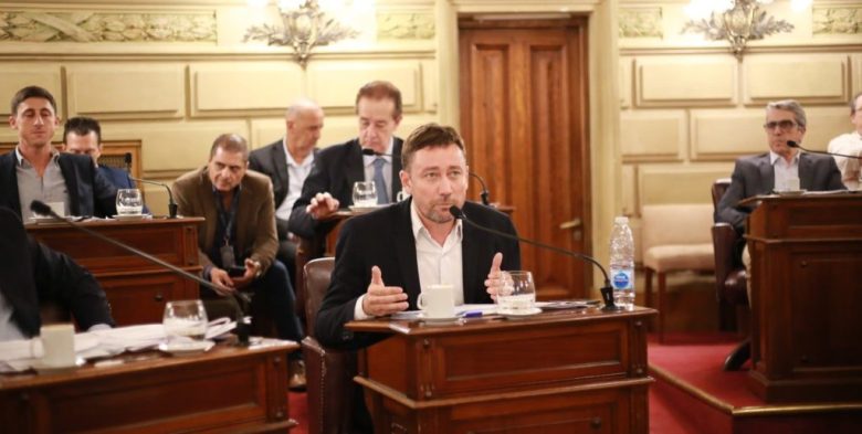 Un senador radical denuncia «estafa a la buena fe» de sectores productivos
