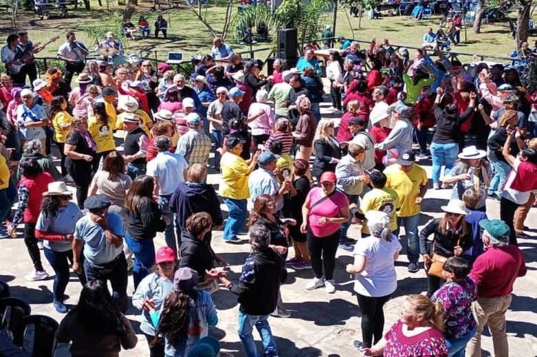 Se realizó un multitudinario encuentro de adultos mayores en Santa Ana