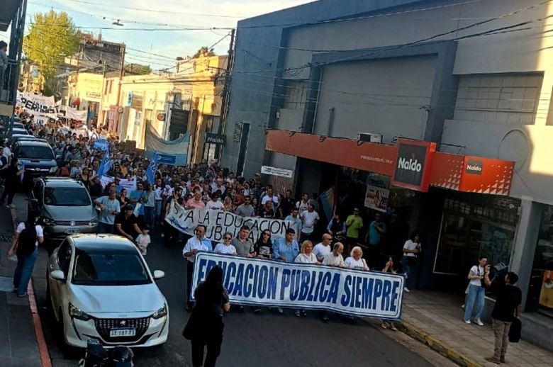 Concordienses marcharon en defensa de la universidad y celebraron el rechazo a los vetos