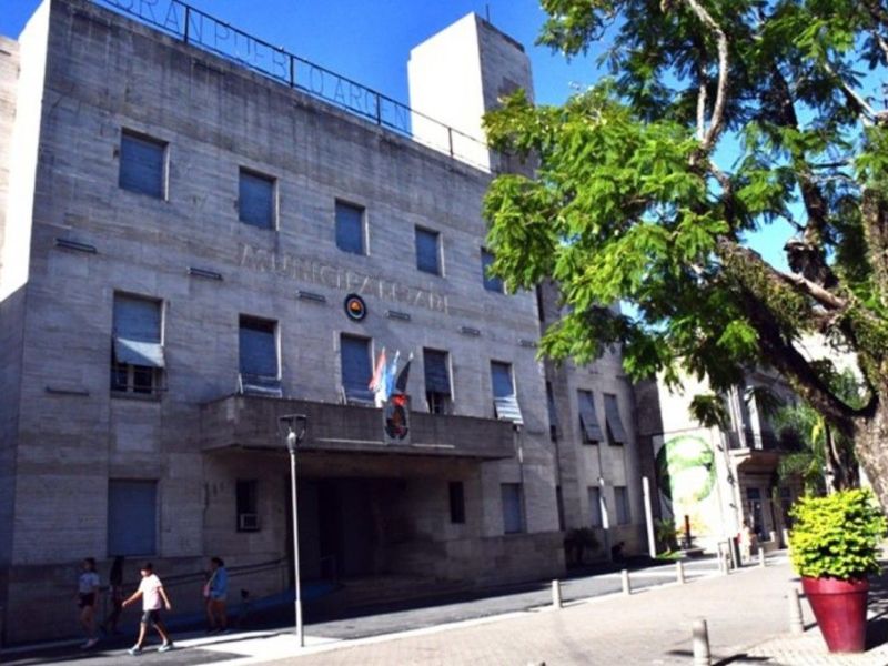 Apartaron al funcionario detenido con drogas durante allanamiento por extorsión