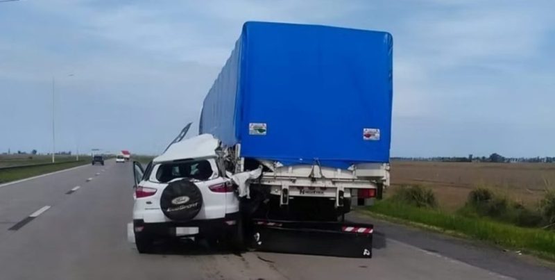Accidente fatal en la Autopista Córdoba-Rosario: murió una mujer y hay dos heridos
