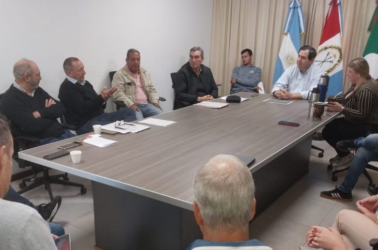 Reunión de trabajo para extender el servicio de agua potable a nuevos barrios de Reconquista