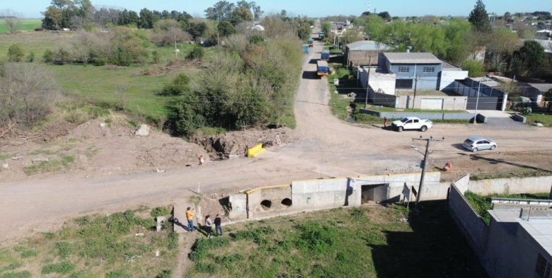 Álvarez: inauguran nuevo puente y pavimentan diez cuadras