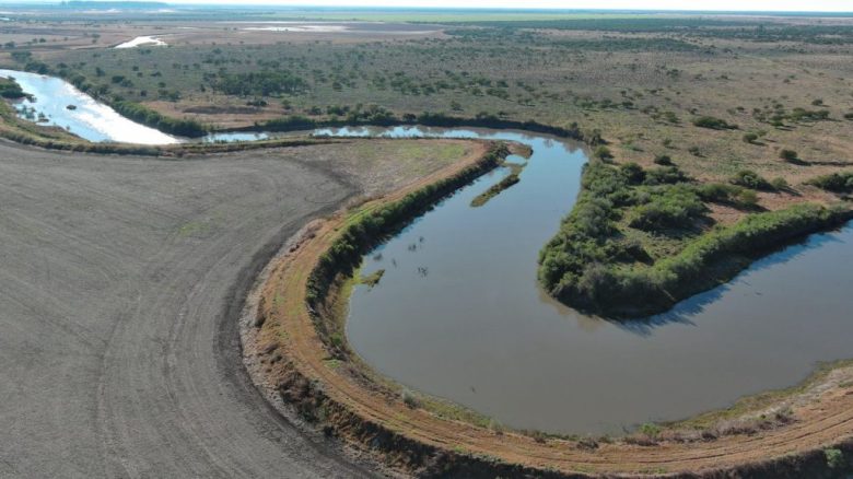 Marcelino Escalada: intervienen una obra clandestina que impedía el escurrimiento natural de un arroyo