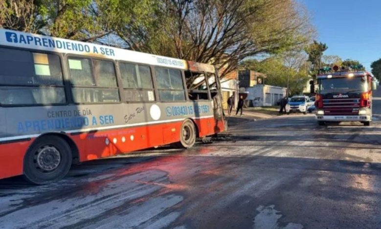 Colectivo se incendió en Paraná: iban el chofer y dos chicos