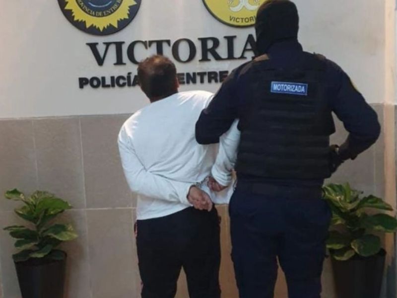 Victoria: amenazó con un machete a un vecino, enfrentó a la policía con una motosierra y quedó detenido