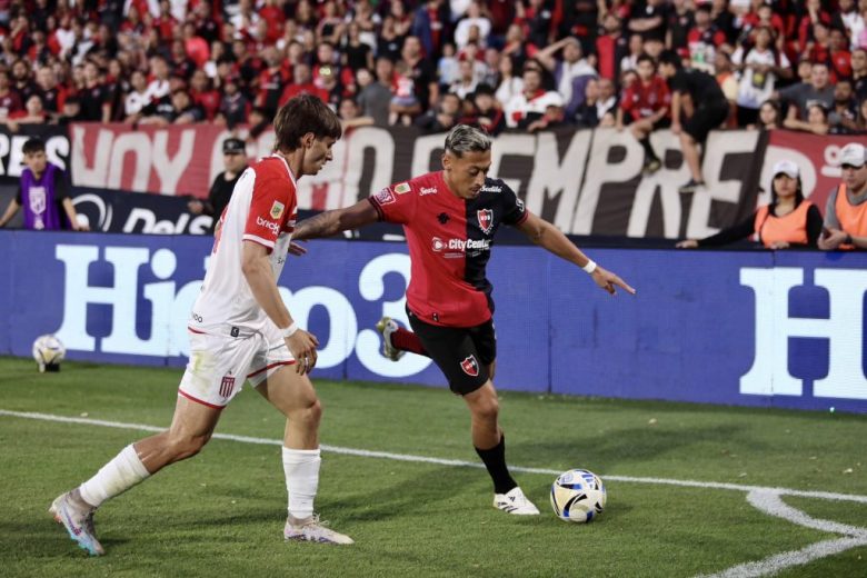A Newell’s lo salvó el tiro del final y el empate solo sirvió para calmar un poco la bronca