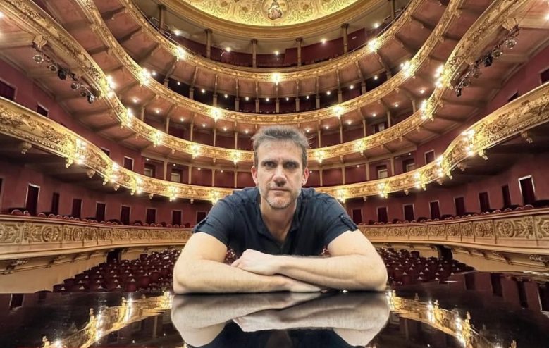 Pablo Juárez llevará su piano al Teatro El Círculo en un concierto íntimo