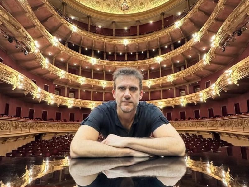 Pablo Juárez llevará su piano al Teatro El Círculo en un concierto íntimo
