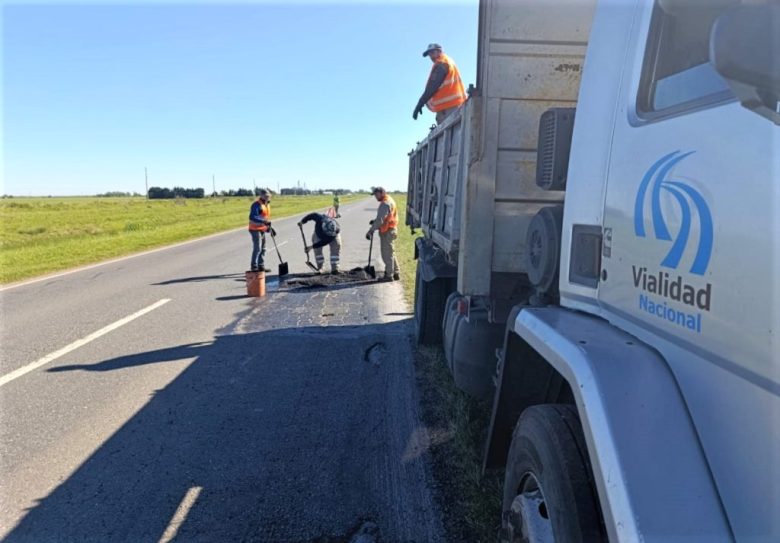 Vialidad Nacional realiza bacheos en la Ruta 11, entre San Justo y Gdor. Crespo