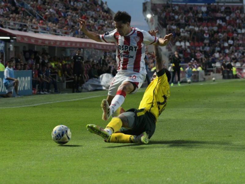 Unión aplastó a Defensa y Justicia: 3-0