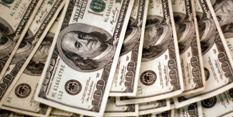 Dólar en bancos: cerró con leve suba y la venta alcanzó los .455