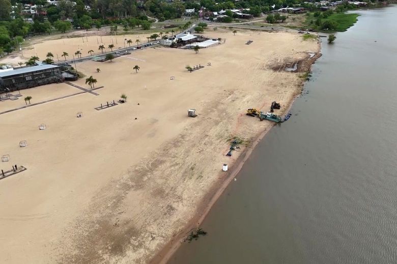 Avanzan las obras de recuperación en la playa del Thompson