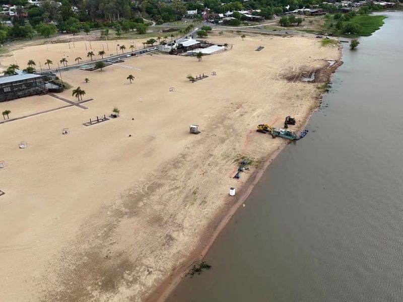 Avanzan las obras de recuperación en la playa del Thompson