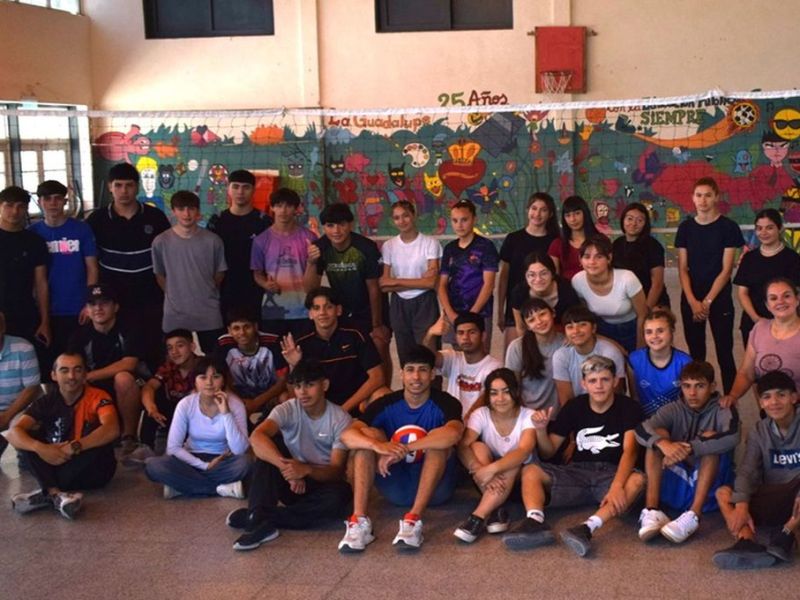 El deportista Agustín Otero brindó una charla motivacional en su escuela