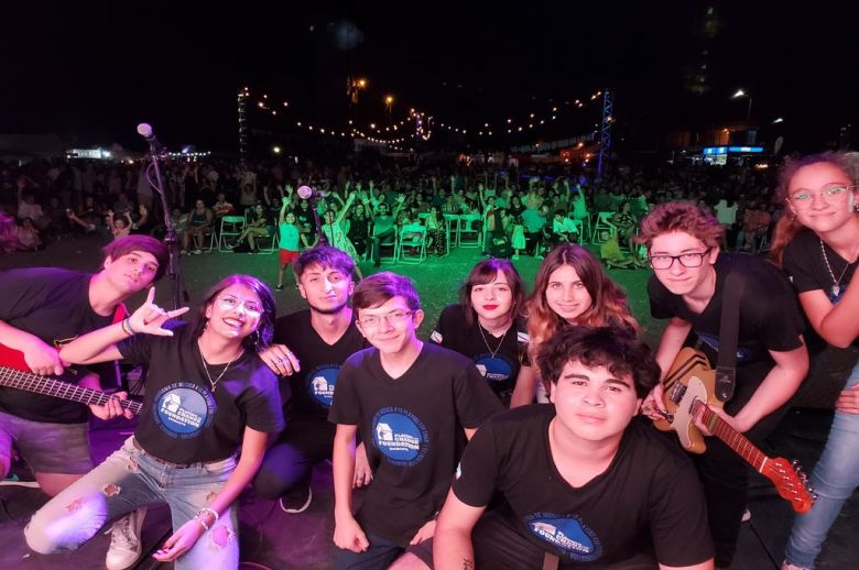 Invitan a una jornada artística solidaria en el Teatro 3 de Febrero