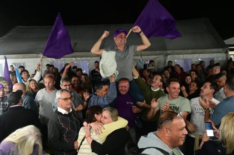 Gualeguaychú se pintó de violeta: la Alianza La Libertad Avanza obtuvo una contundente victoria