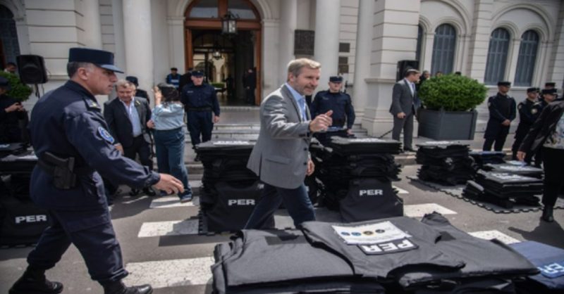 Distribuyen 1.300 chalecos antibalas a la Policía de Entre Ríos para mejorar la seguridad y el cuidado de los efectivos