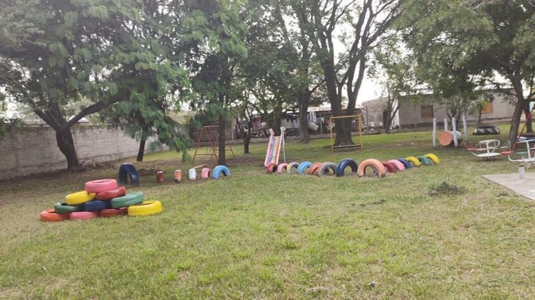 Hallaron lo que sería un orificio de bala en un juego infantil de un  jardín de Vera