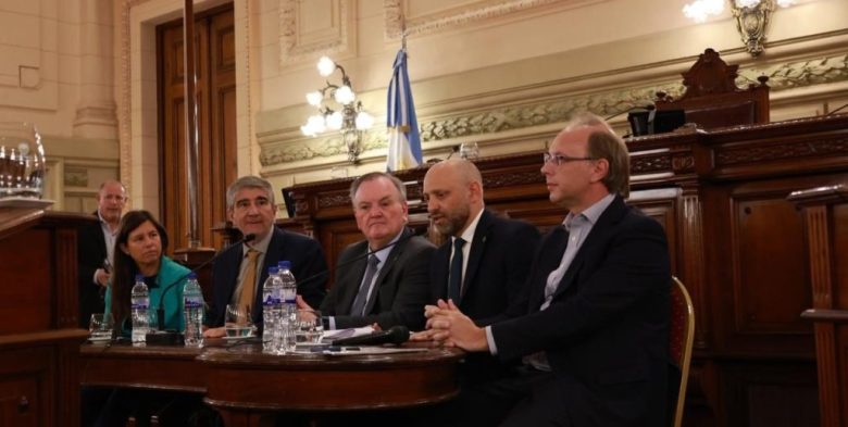 Eficiencia energética para aeropuertos, hospitales y 20 escuelas en Santa Fe