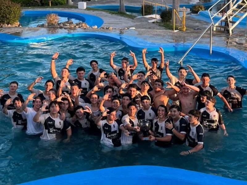 Los M15 de rugby del CAE, campeones dentro y fuera de la cancha