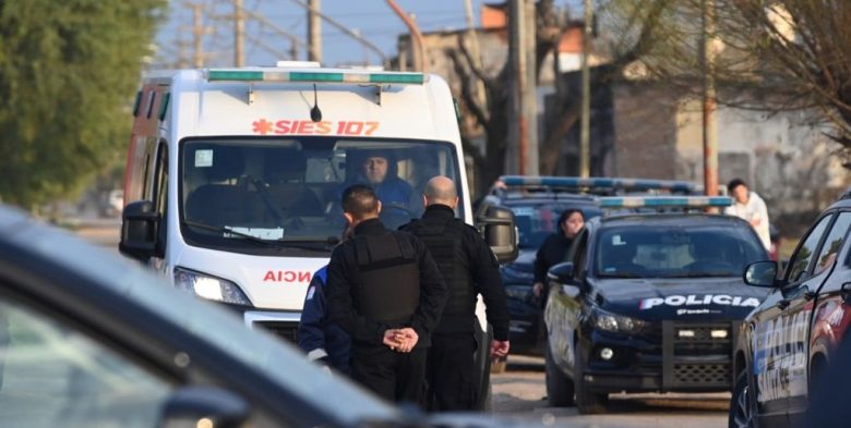 La Justicia santafesina ordenó que el policía atrincherado y acusado de femicidio pase por una Junta de Salud Mental