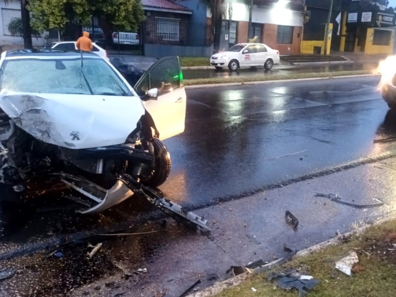 Un hombre murió en Concordia tras chocar con su auto contra una palmera