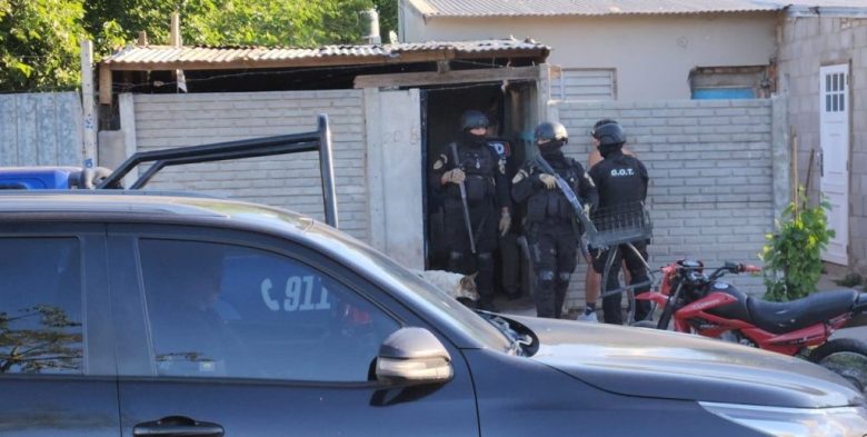 Amplio operativo con múltiples allanamientos en barrio 2 de Abril de Rafaela