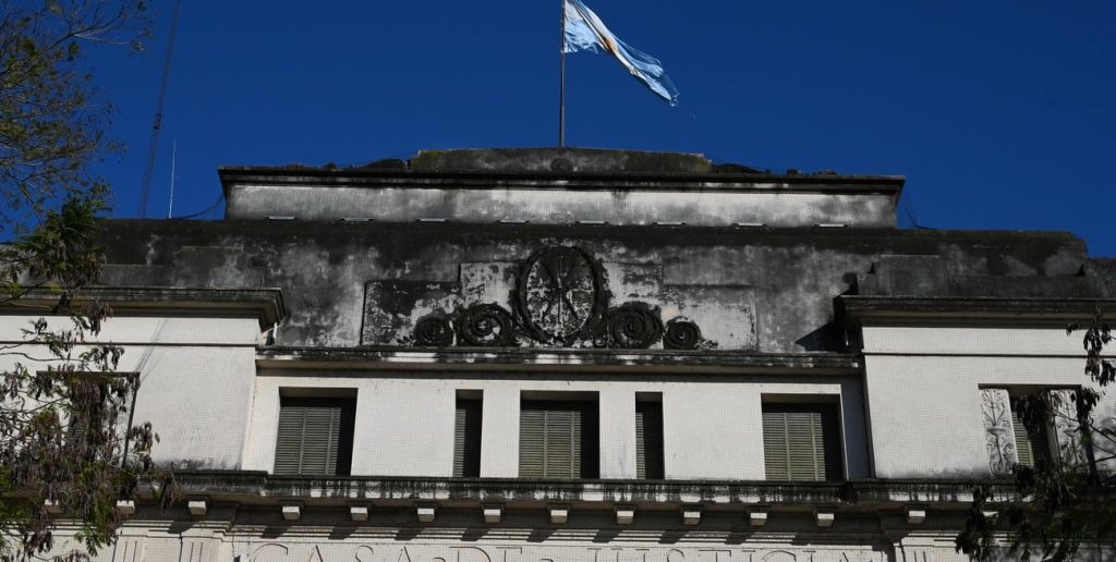 Condenaron a uno de los hombres por el asesinato a palazos de un joven