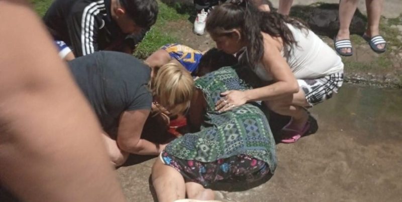 Patrullero atropelló a un menor en la ciudad de Santa Fe: hubo disturbios y enfrentamientos con vecinos
