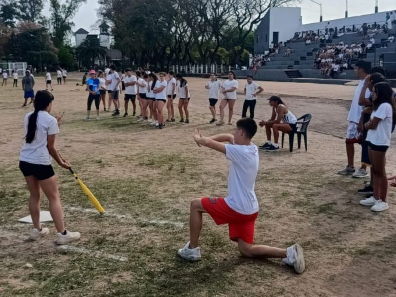 Colón: más de 200 estudiantes participaron en un encuentro interescolar de sóftbol