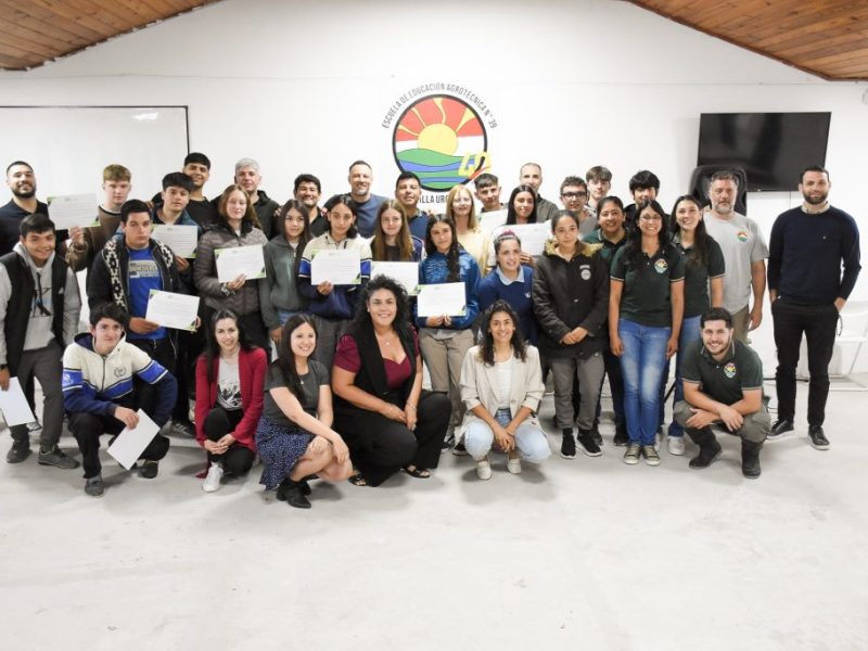 Entregaron certificados en la primera escuela integrada al programa Formar-te