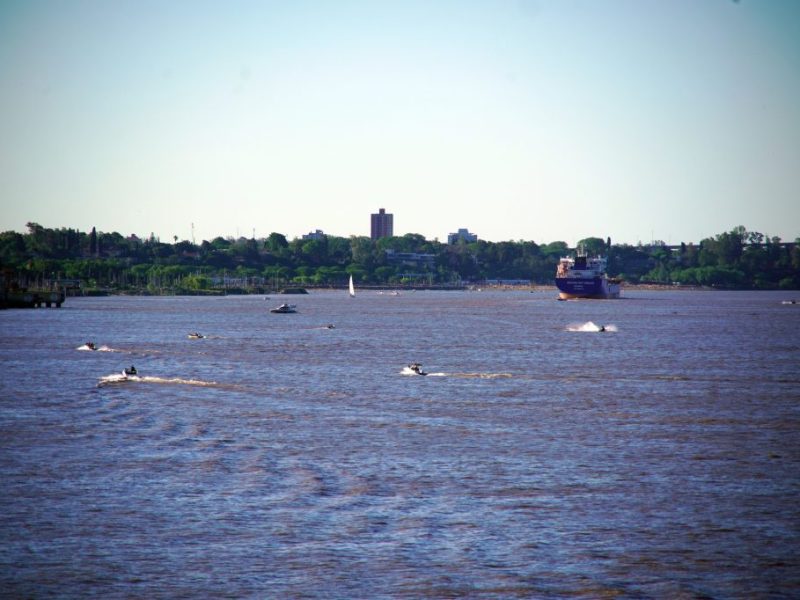 Alcohol cero en tierra, medio punto en el río: Rosario avanza con controles rotativos en guarderías náuticas